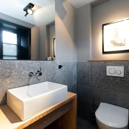 1-bedroom *
